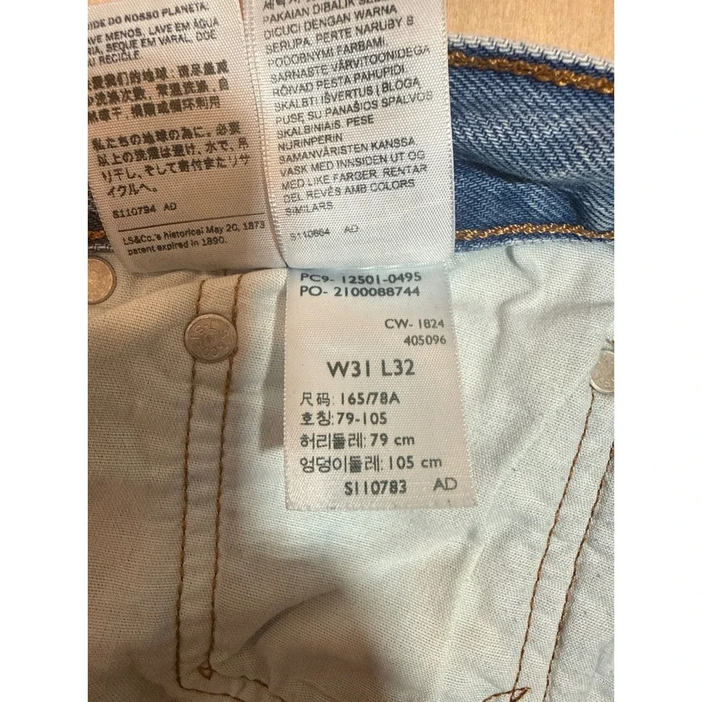 Levis 501 Original Fit Mens Light Wash Blue Denim Straight Leg Jeans W31 L32